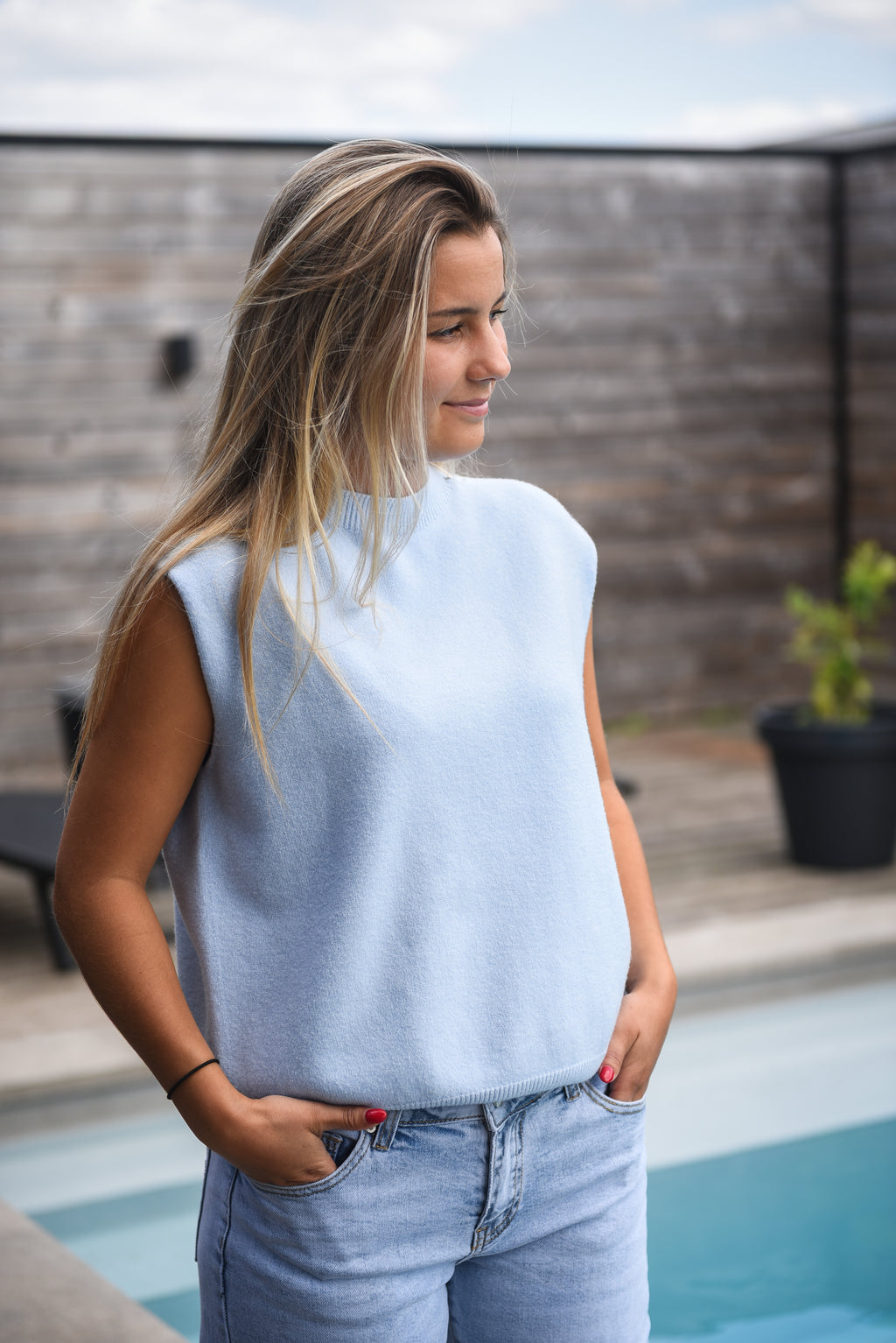 Zacht gebreid gilet met ronde hals