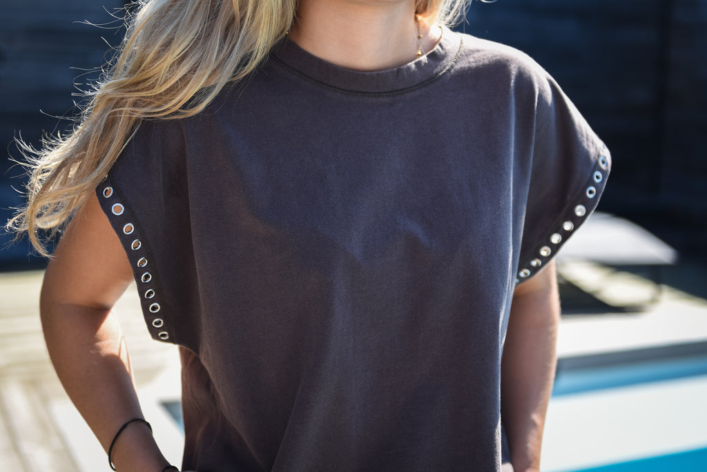 T-shirt studs